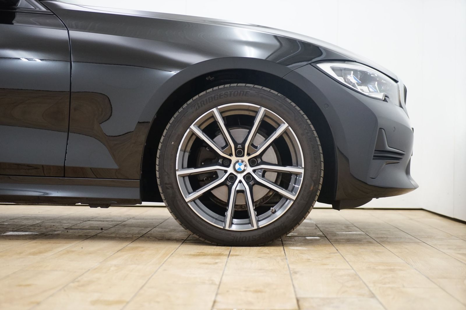Fahrzeugabbildung BMW 320d xDrive Touring [Sport Line, LC Prof, AHK, ACC, Laser]
