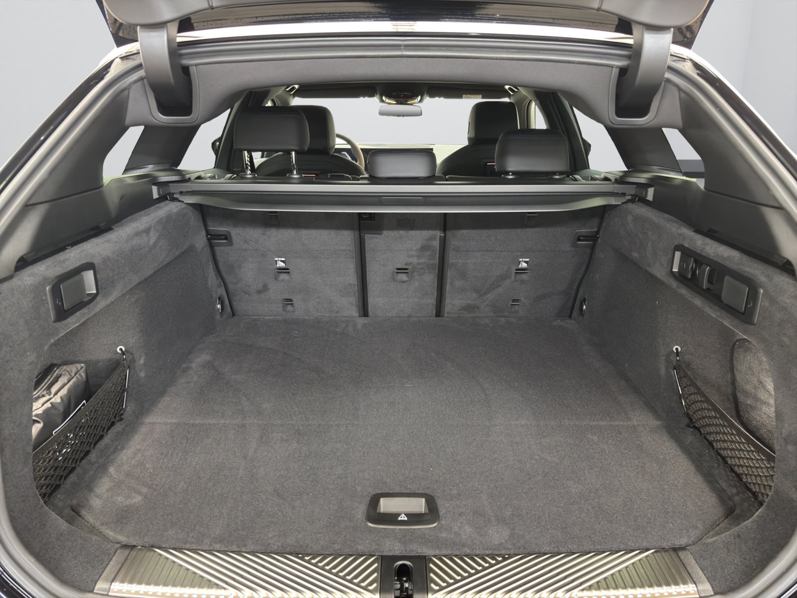 Fahrzeugabbildung BMW 520d xDrive Touring [M Sport Pro, HUD, AHK, ACC, h&k Sound]