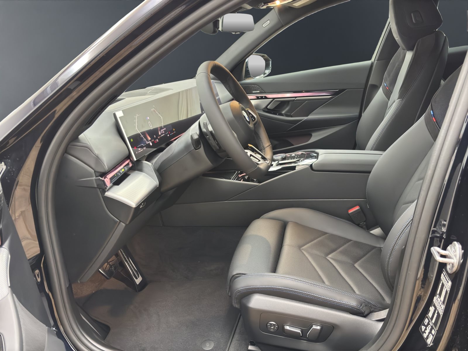 Fahrzeugabbildung BMW 520d xDrive Touring [M Sport Pro, HUD, AHK, ACC, h&k Sound]