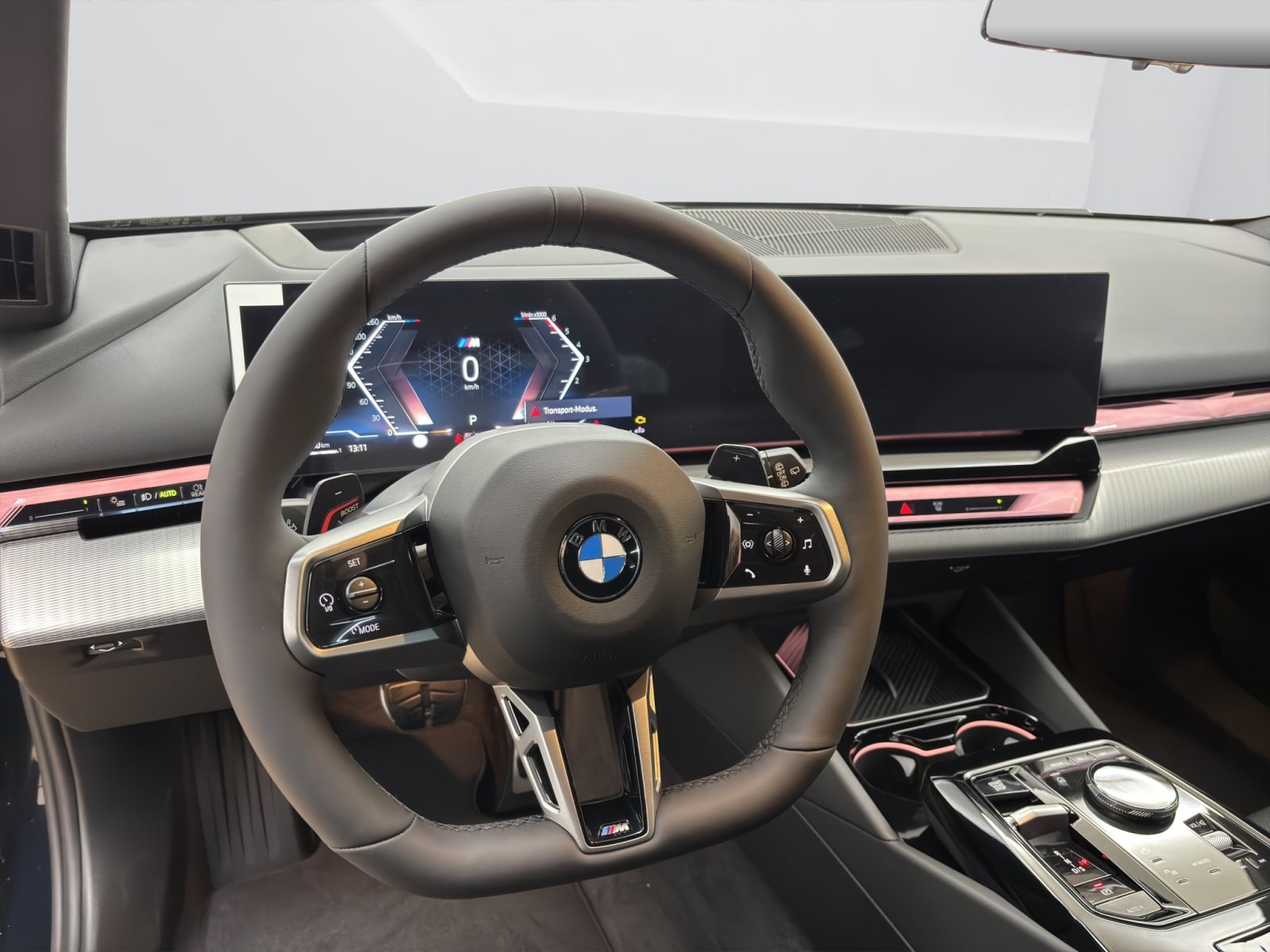Fahrzeugabbildung BMW 520d xDrive Touring [M Sport Pro, HUD, AHK, ACC, h&k Sound]