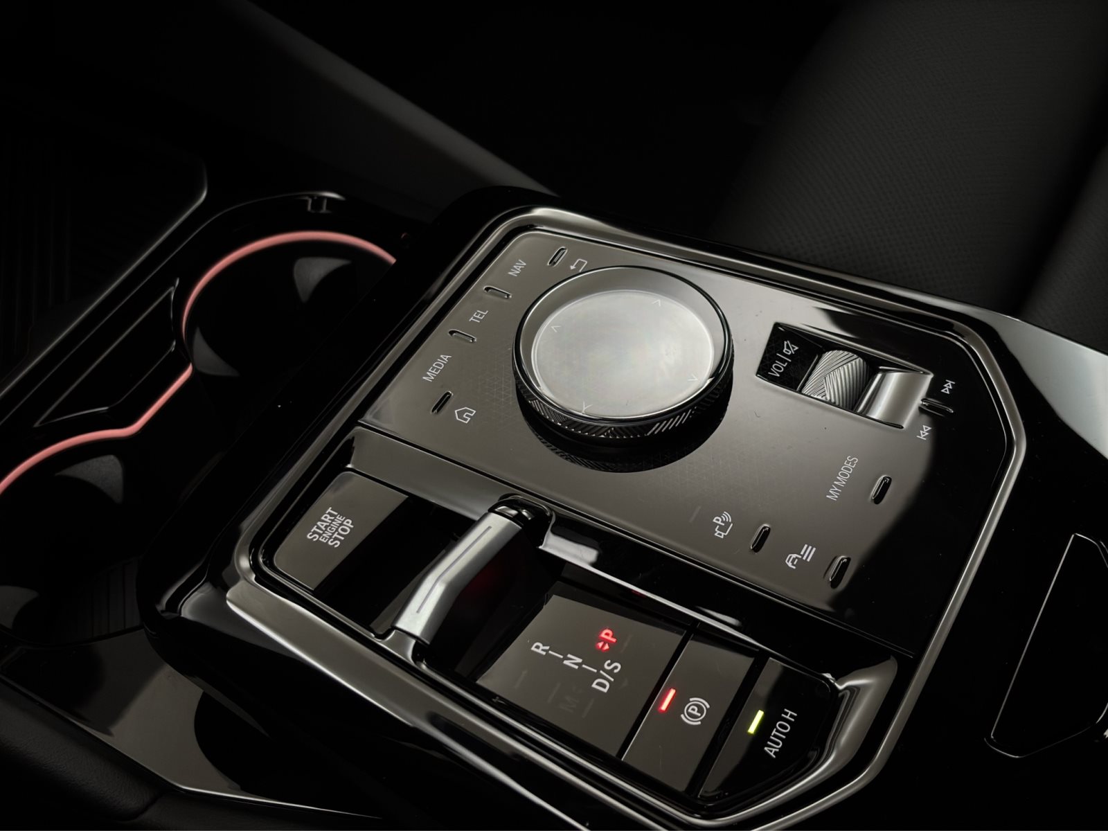 Fahrzeugabbildung BMW 520d xDrive Touring [M Sport Pro, HUD, AHK, ACC, h&k Sound]