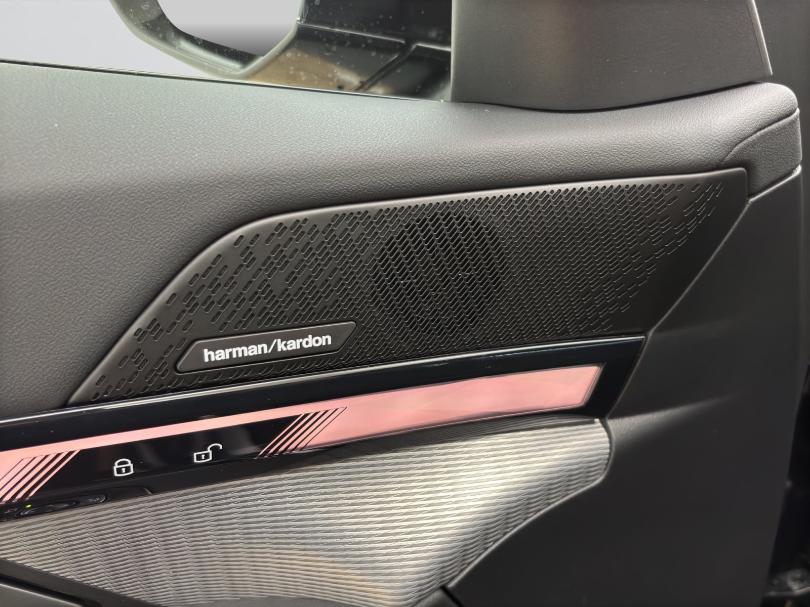 Fahrzeugabbildung BMW 520d xDrive Touring [M Sport Pro, HUD, AHK, ACC, h&k Sound]