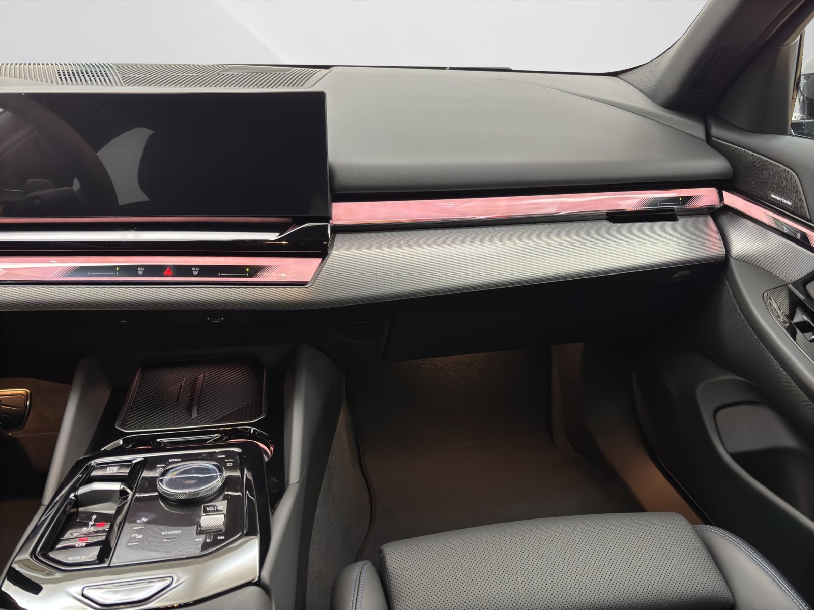 Fahrzeugabbildung BMW 520d xDrive Touring [M Sport Pro, HUD, AHK, ACC, h&k Sound]