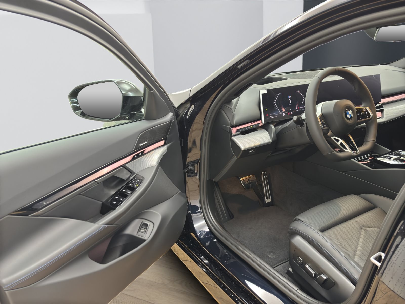 Fahrzeugabbildung BMW 520d xDrive Touring [M Sport Pro, HUD, AHK, ACC, h&k Sound]