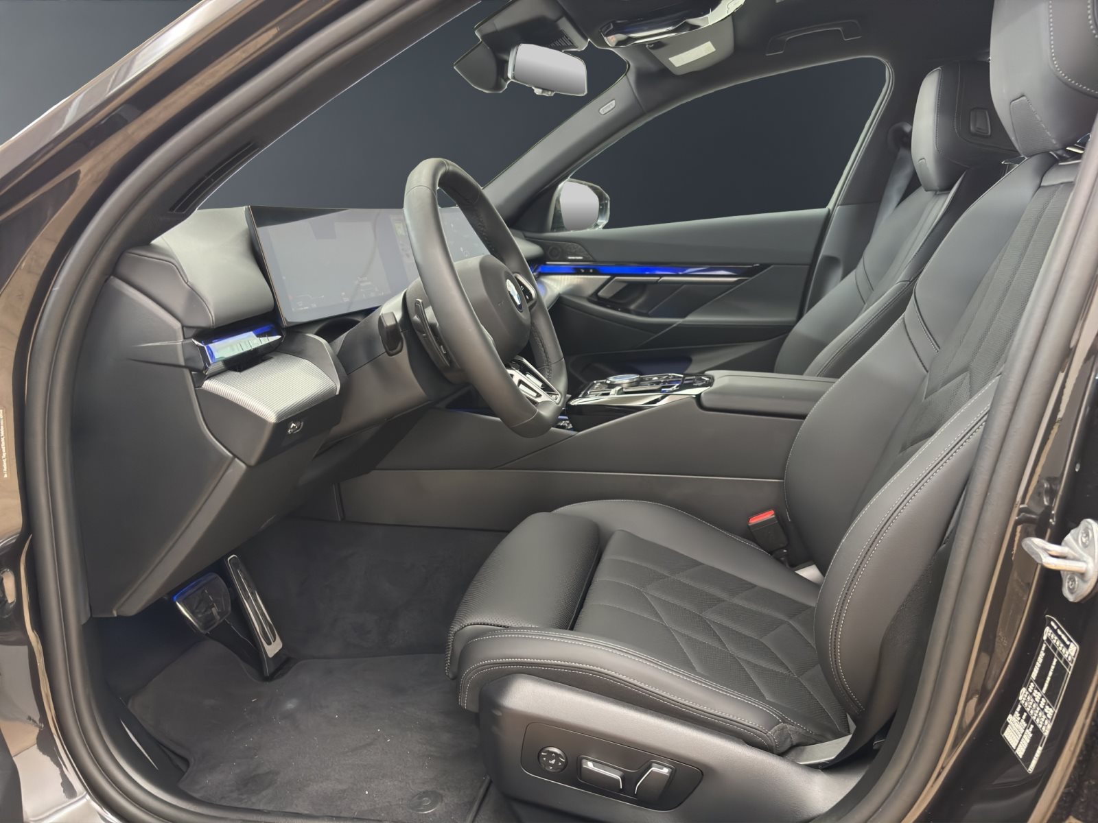 Fahrzeugabbildung BMW 520d Limousine [M Sport, ACC, AHK, h&k Sound, 20 LMR]