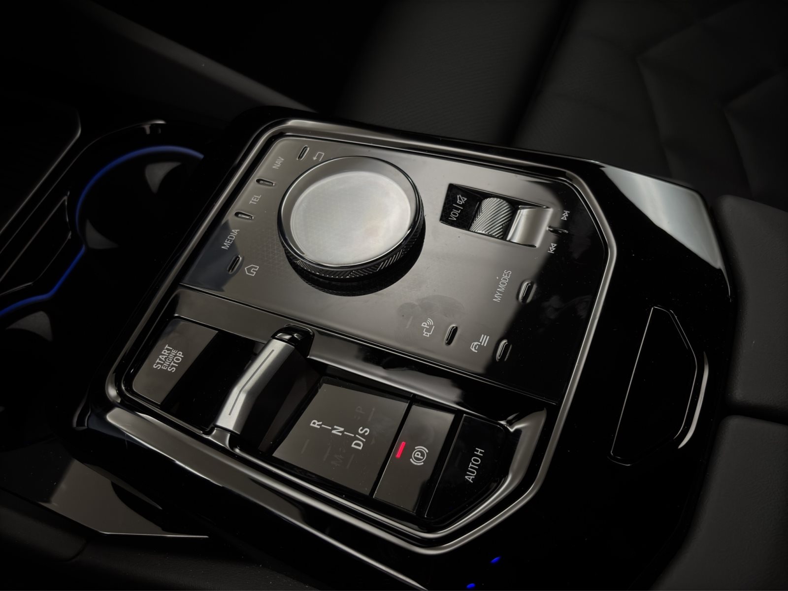 Fahrzeugabbildung BMW 520d Limousine [M Sport, ACC, AHK, h&k Sound, 20 LMR]