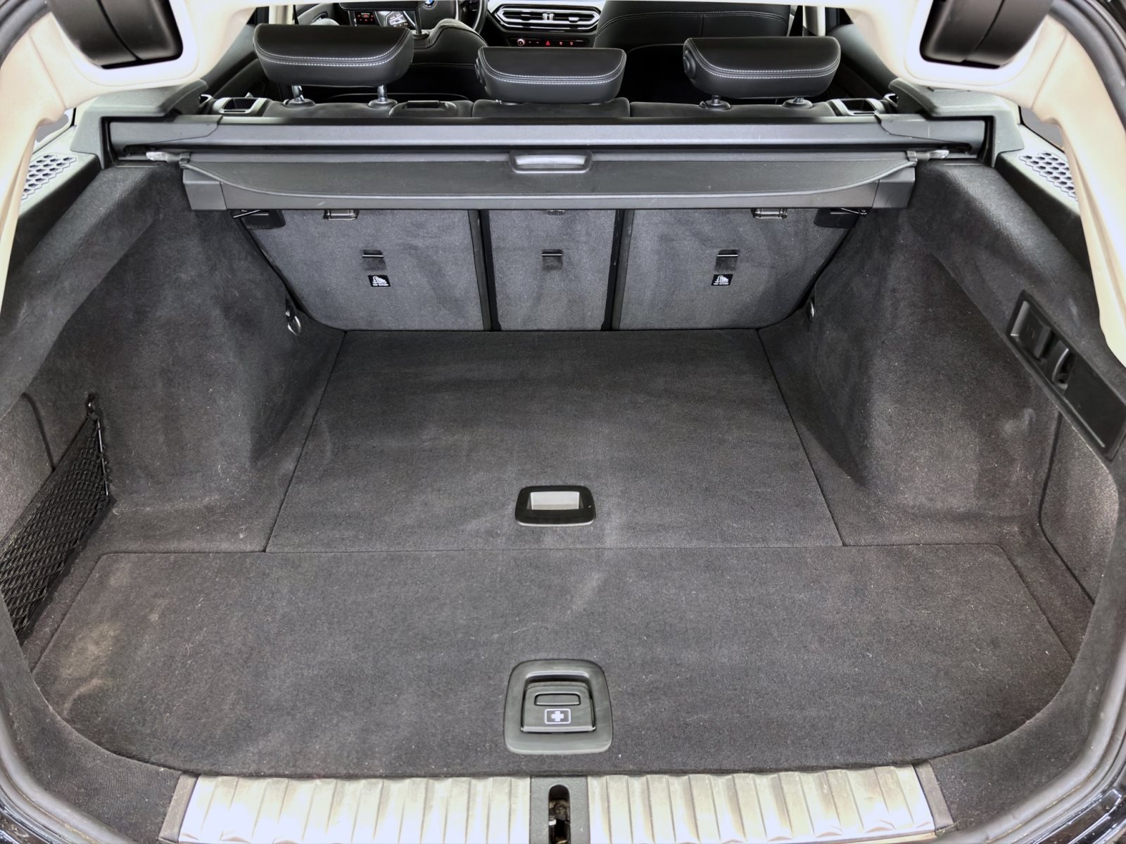 Fahrzeugabbildung BMW 320d Touring [LC Prof., HUD, SHZ, HK Sound, 17 ]