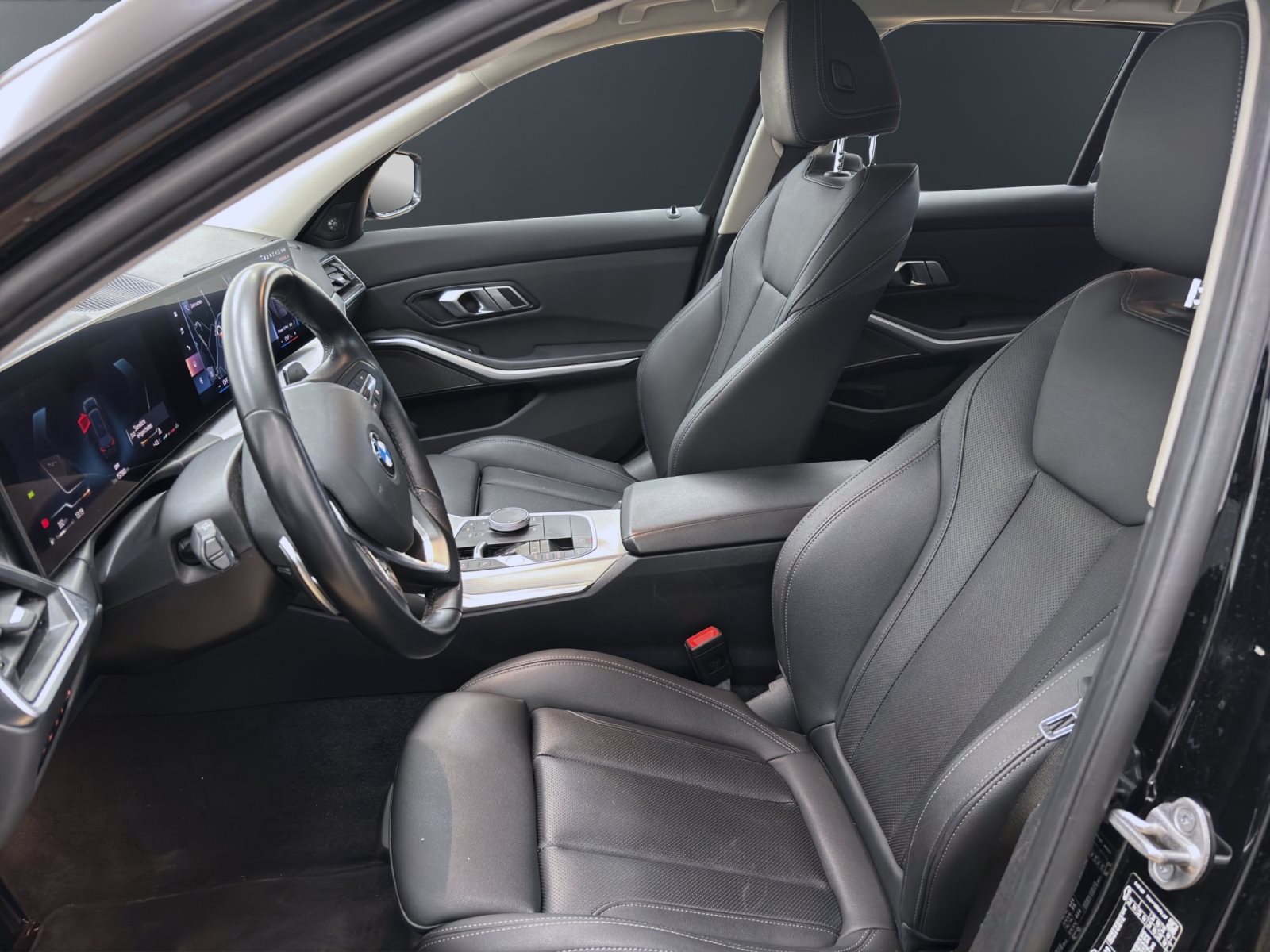 Fahrzeugabbildung BMW 320d Touring [LC Prof., HUD, SHZ, HK Sound, 17 ]