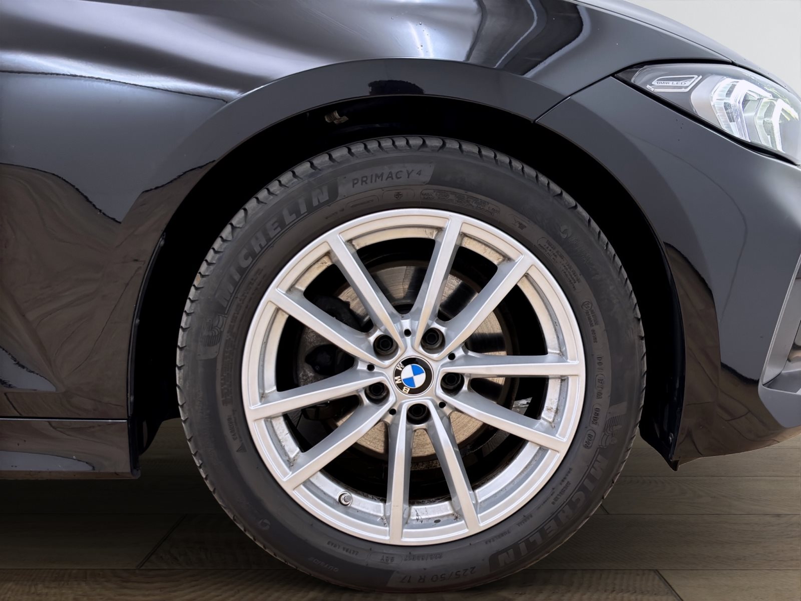 Fahrzeugabbildung BMW 320d Touring [LC Prof., HUD, SHZ, HK Sound, 17 ]