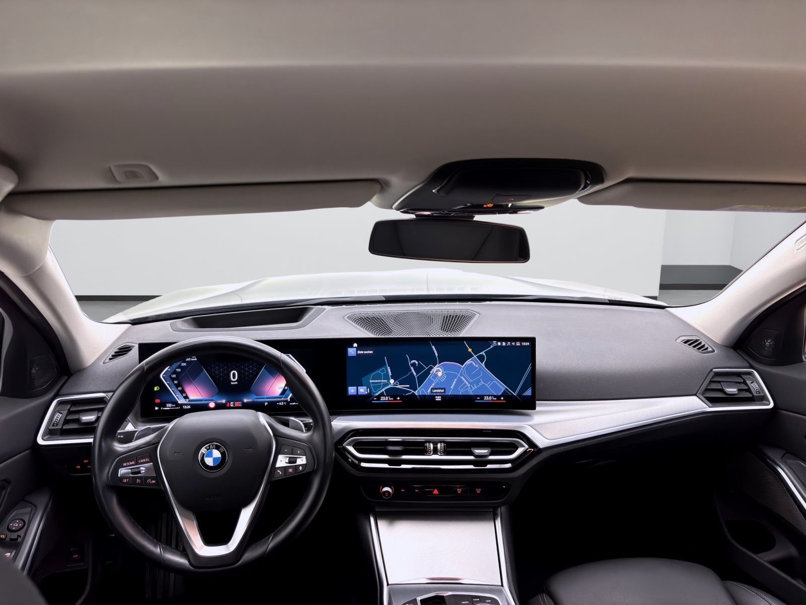 Fahrzeugabbildung BMW 320d Touring [LC Prof., HUD, SHZ, HK Sound, 17 ]