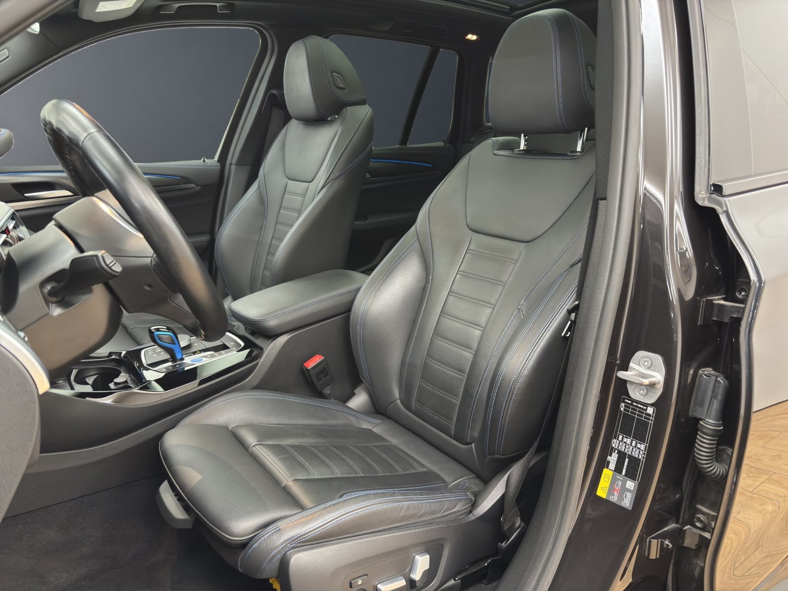 Fahrzeugabbildung BMW iX3 [M Sport, Impressive, HUD, HK Sound, 360°]