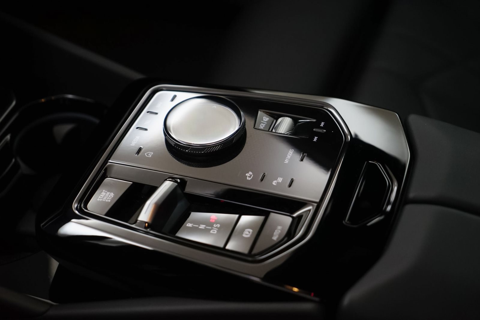 Fahrzeugabbildung BMW 520d Limousine [M Sport, ACC, AHK, LED, RFK]