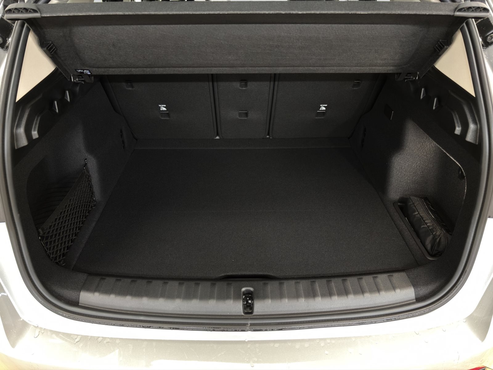 Fahrzeugabbildung BMW iX1 eDrive20 [xLine, AHK, ACC, RFK, 18 LMR, LED, SHZ]