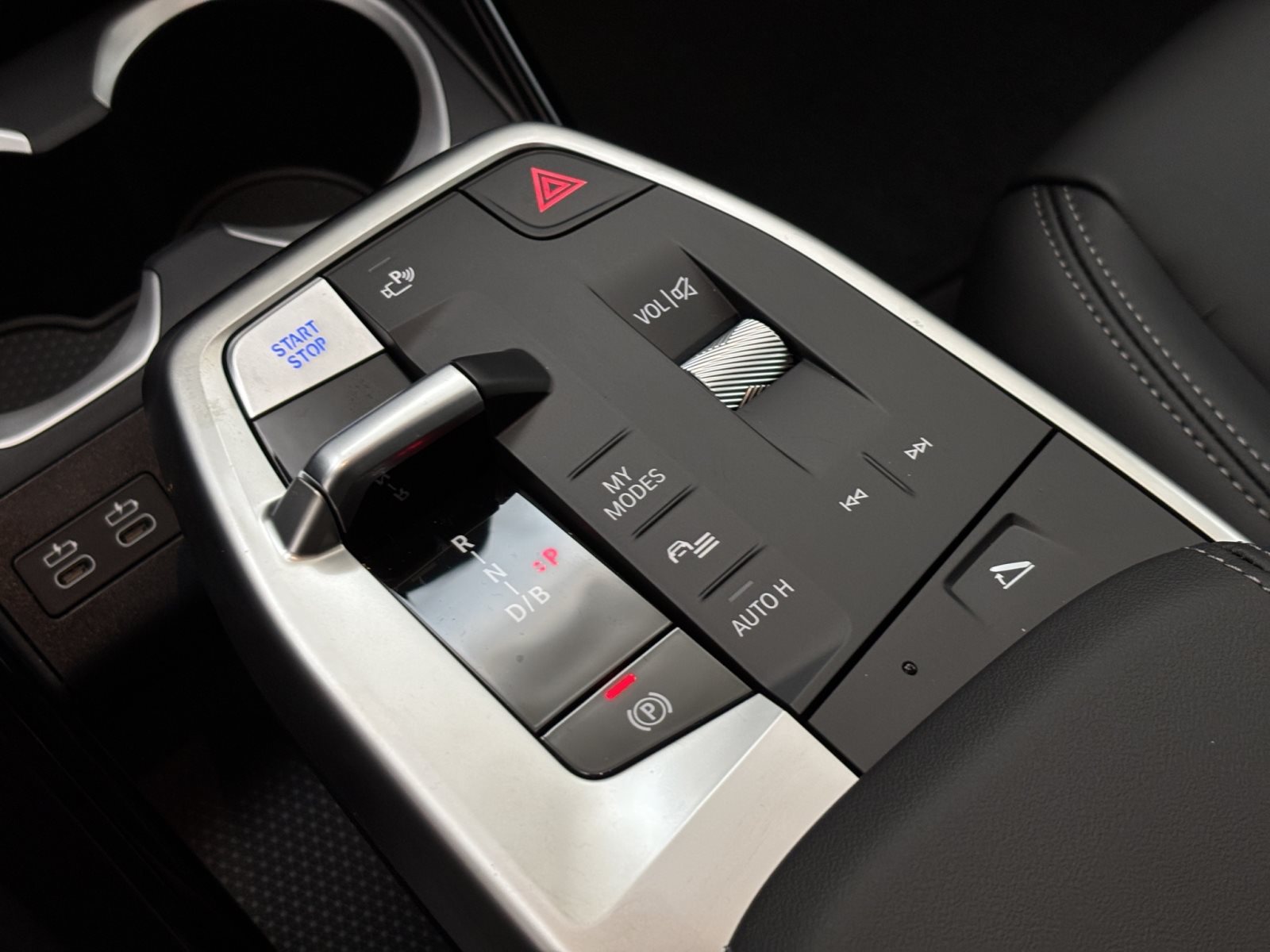 Fahrzeugabbildung BMW iX1 eDrive20 [xLine, AHK, ACC, RFK, 18 LMR, LED, SHZ]