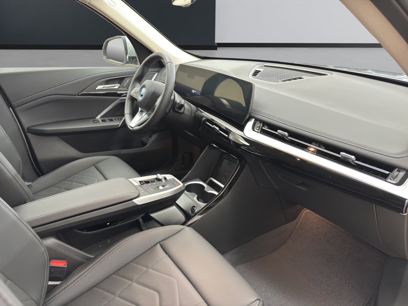 Fahrzeugabbildung BMW iX1 eDrive20 [xLine, AHK, ACC, RFK, 18 LMR, LED, SHZ]