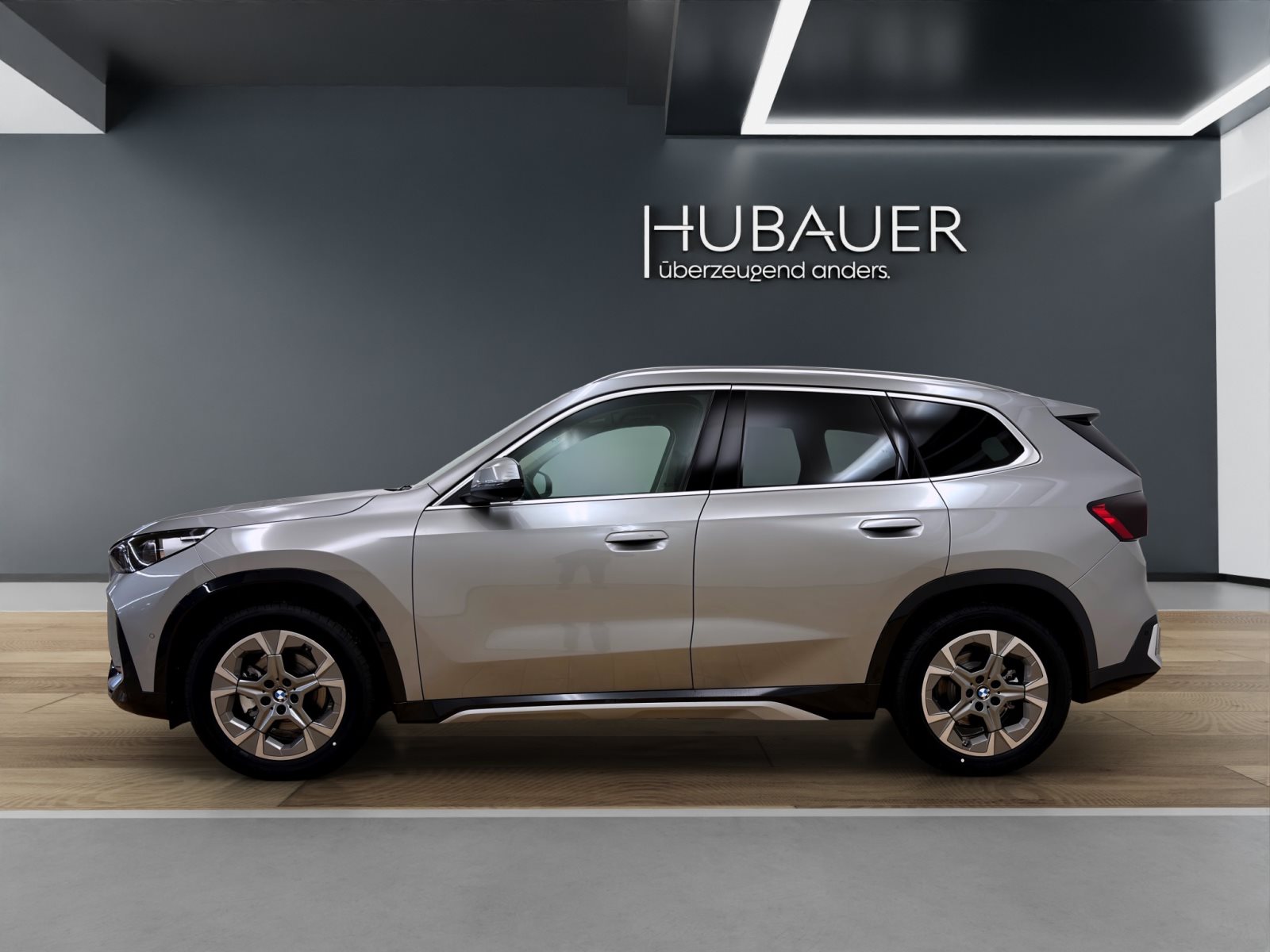 Fahrzeugabbildung BMW iX1 eDrive20 [xLine, AHK, ACC, RFK, 18 LMR, LED, SHZ]