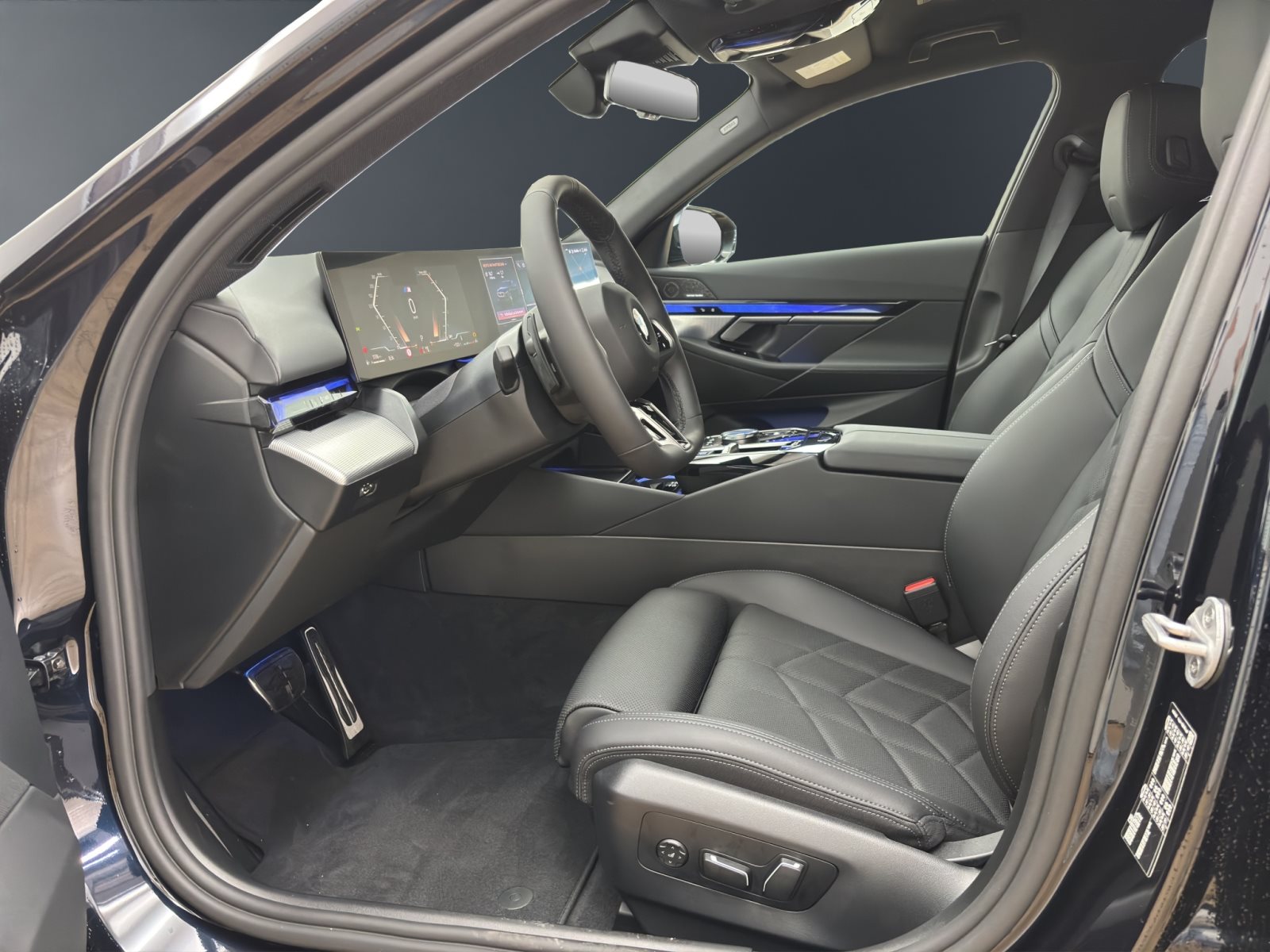 Fahrzeugabbildung BMW 520d Touring [M Sport, AHK, ACC, RFK, h&k Sound]