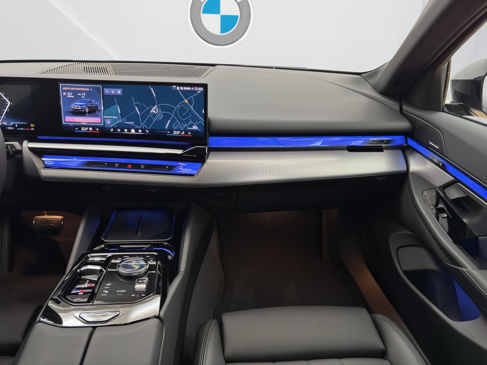 Fahrzeugabbildung BMW 520d Touring [M Sport, AHK, ACC, RFK, h&k Sound]