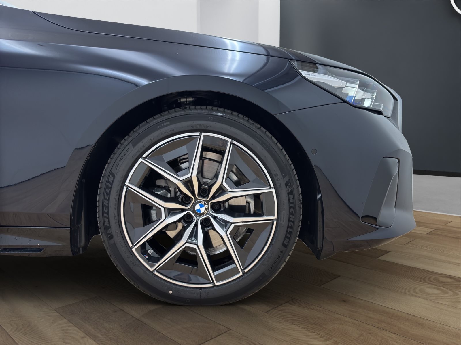 Fahrzeugabbildung BMW 520d Touring [M Sport, AHK, ACC, RFK, h&k Sound]