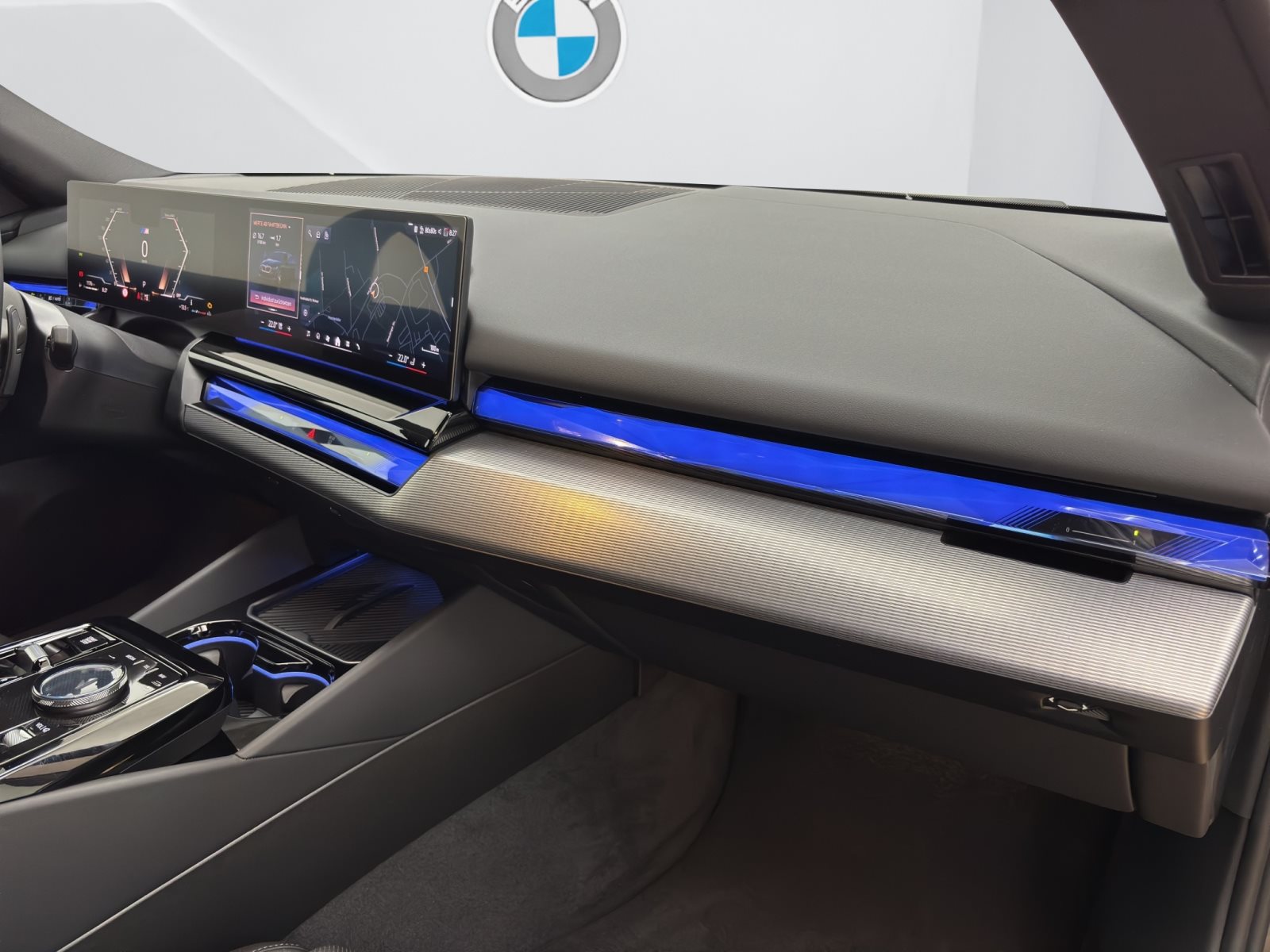 Fahrzeugabbildung BMW 520d Touring [M Sport, AHK, ACC, RFK, h&k Sound]