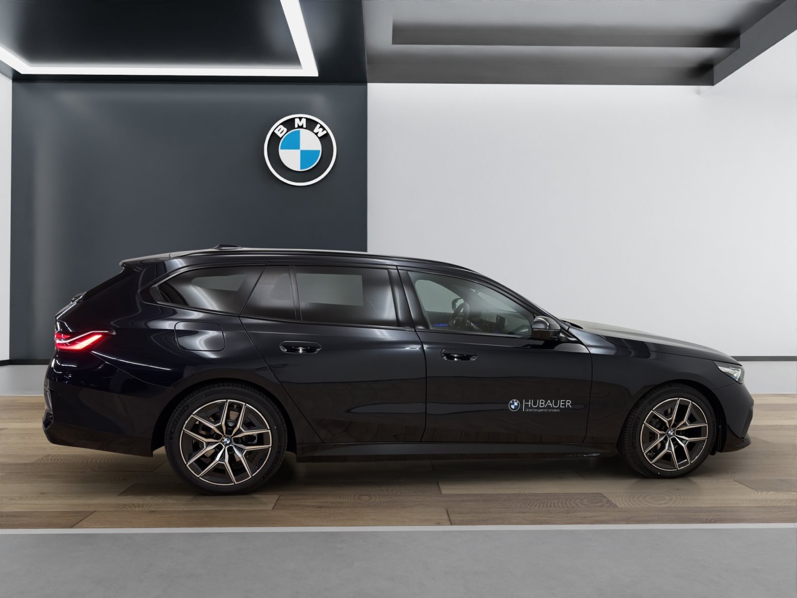 Fahrzeugabbildung BMW 520d Touring [M Sport, AHK, ACC, RFK, h&k Sound]