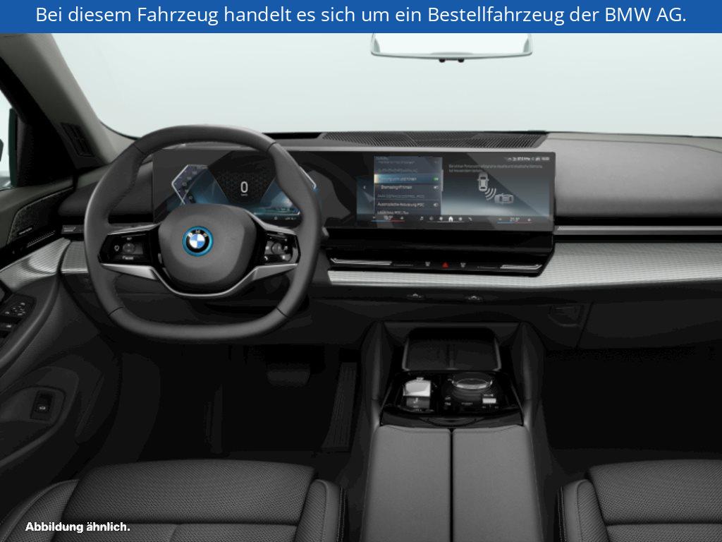 Fahrzeugabbildung BMW i5 eDrive40 Limousine