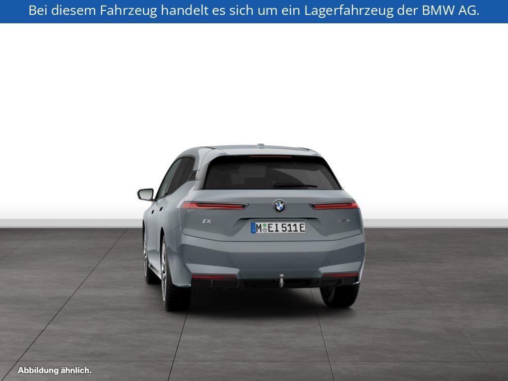 Fahrzeugabbildung BMW iX xDrive45