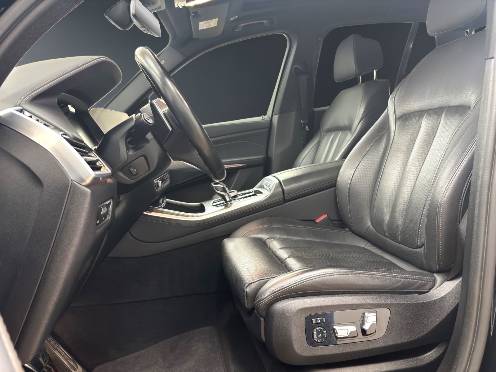 Fahrzeugabbildung BMW X5 xDrive40d [M Sport, Laser, AHK, Standheizung]