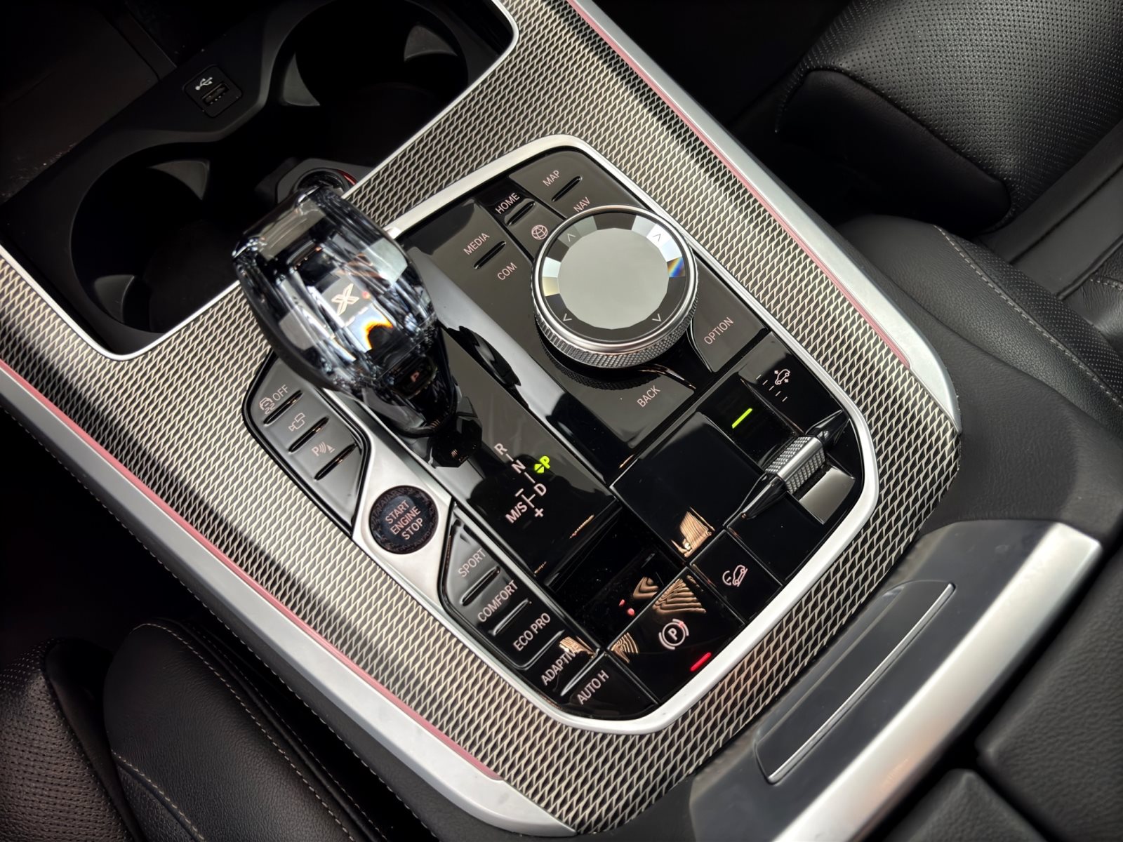Fahrzeugabbildung BMW X5 xDrive40d [M Sport, Laser, AHK, Standheizung]