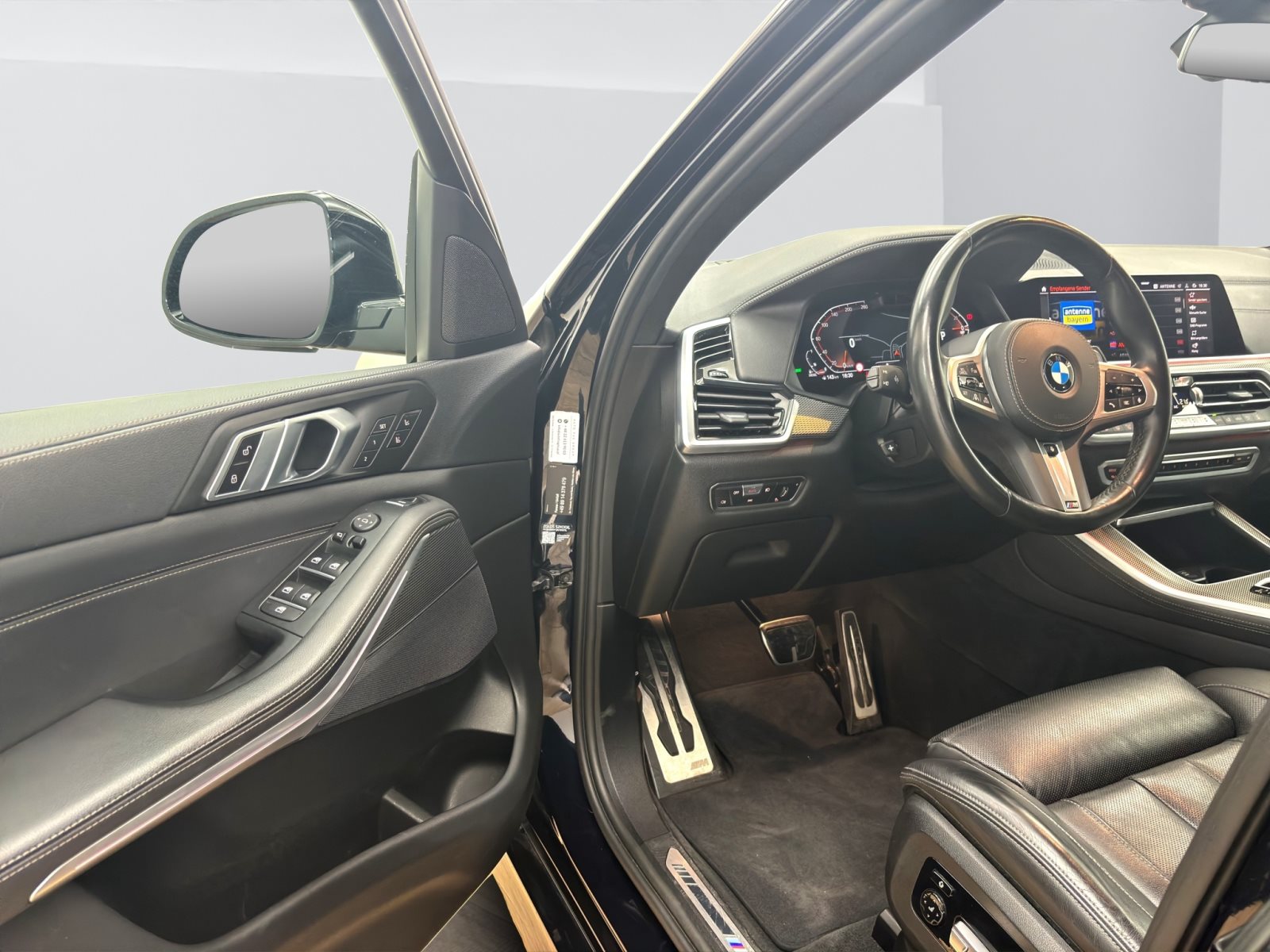 Fahrzeugabbildung BMW X5 xDrive40d [M Sport, Laser, AHK, Standheizung]