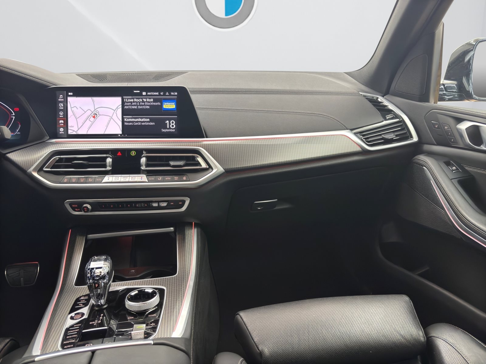Fahrzeugabbildung BMW X5 xDrive40d [M Sport, Laser, AHK, Standheizung]