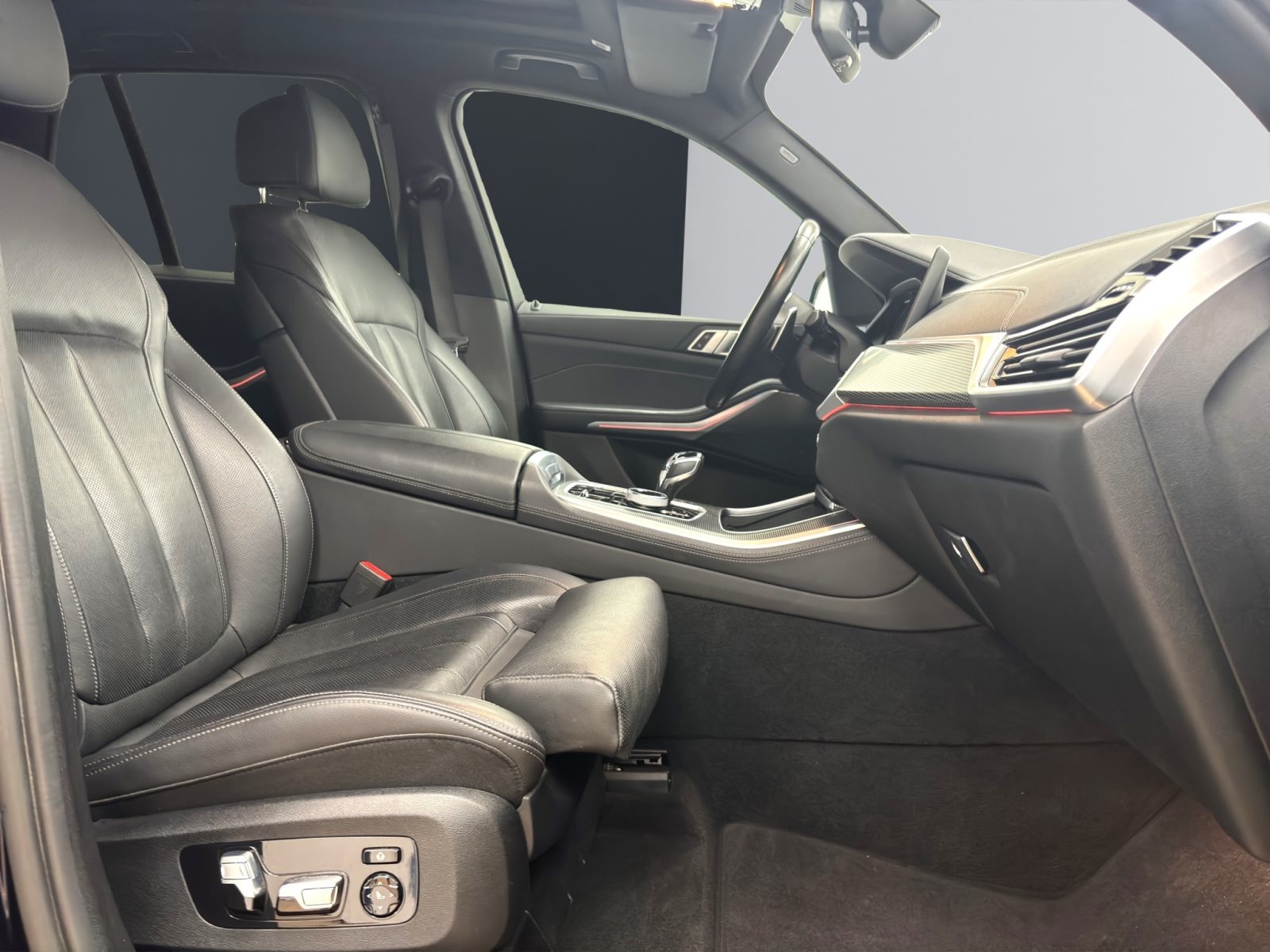 Fahrzeugabbildung BMW X5 xDrive40d [M Sport, Laser, AHK, Standheizung]