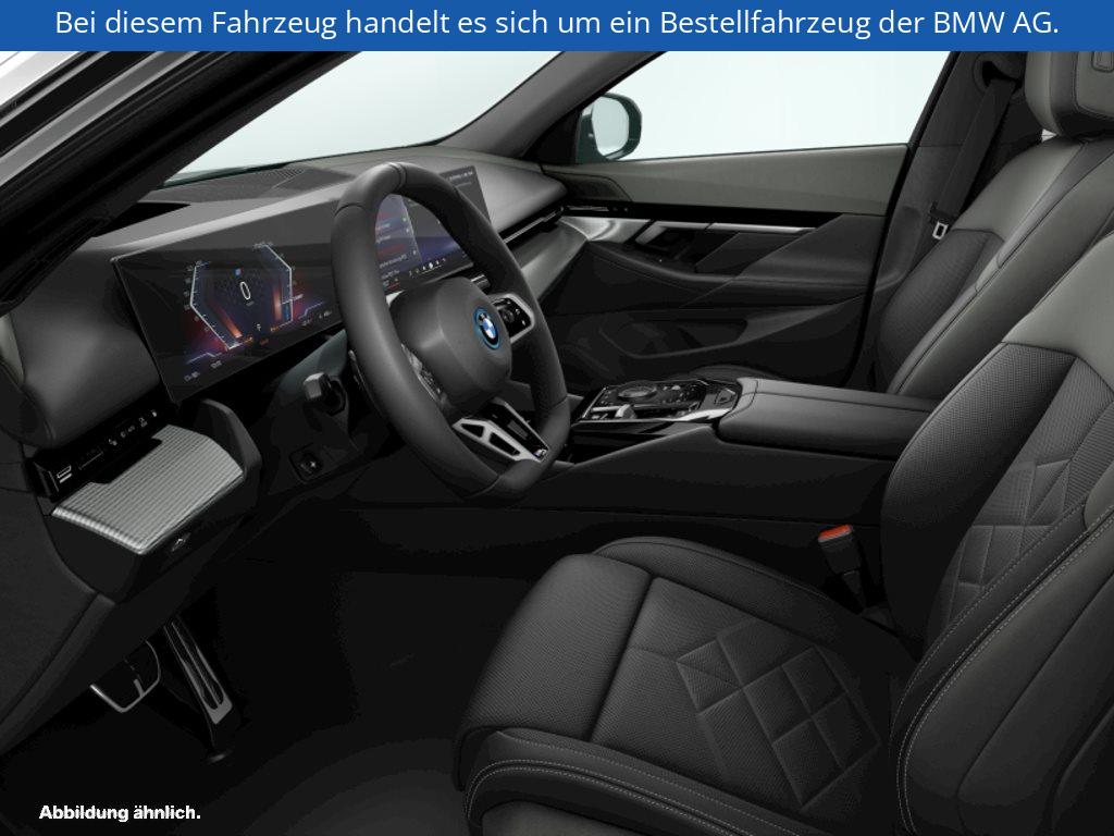 Fahrzeugabbildung BMW i5 xDrive40 Limousine