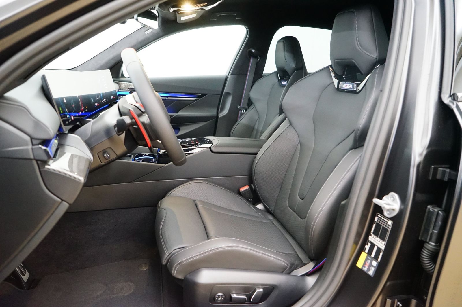 Fahrzeugabbildung BMW M5 Limousine [Ultimate Package, HUD, ACC, Carbon]