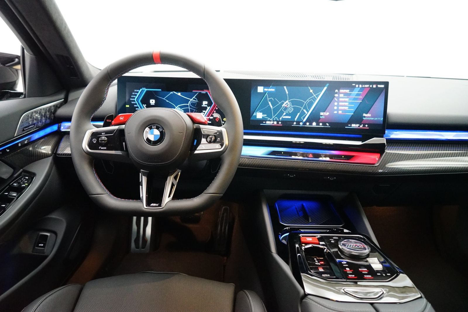 Fahrzeugabbildung BMW M5 Limousine [Ultimate Package, HUD, ACC, Carbon]