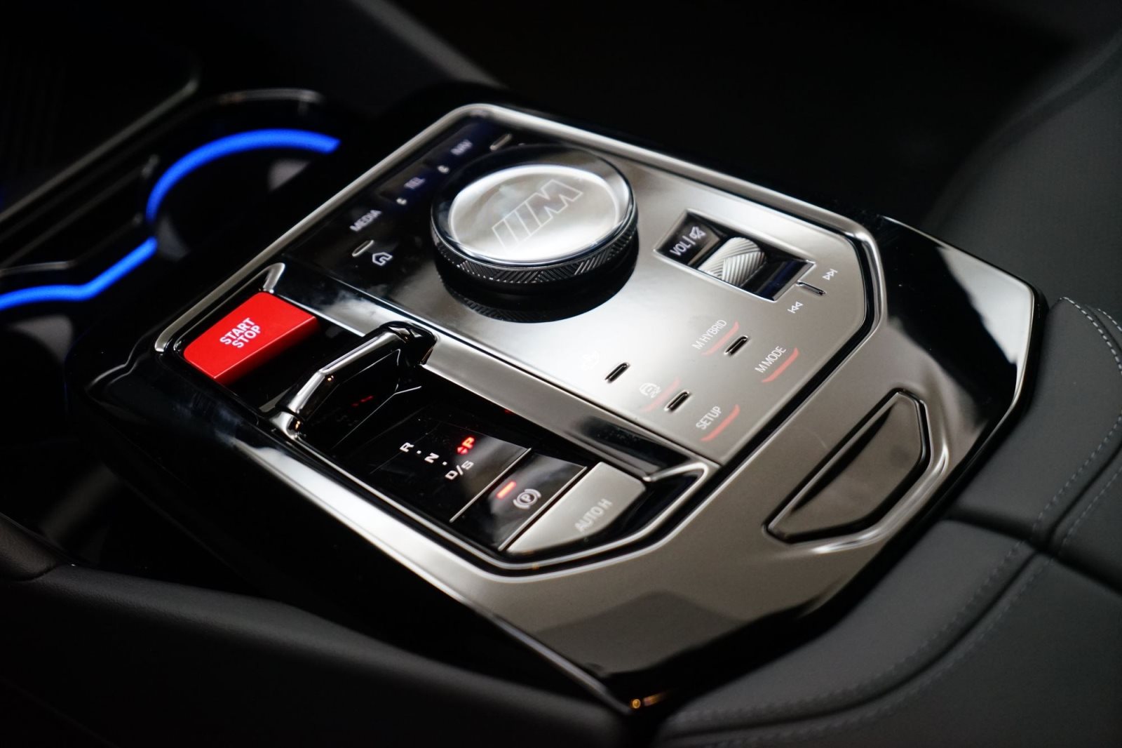 Fahrzeugabbildung BMW M5 Limousine [Ultimate Package, HUD, ACC, Carbon]