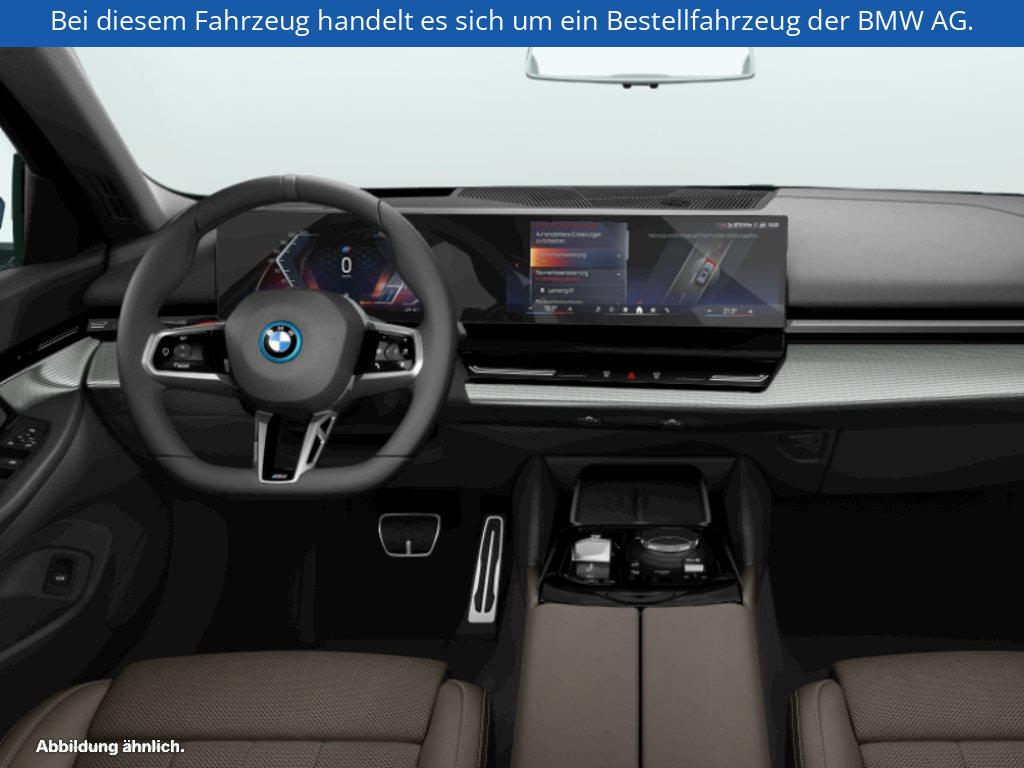 Fahrzeugabbildung BMW i5 eDrive40 Touring