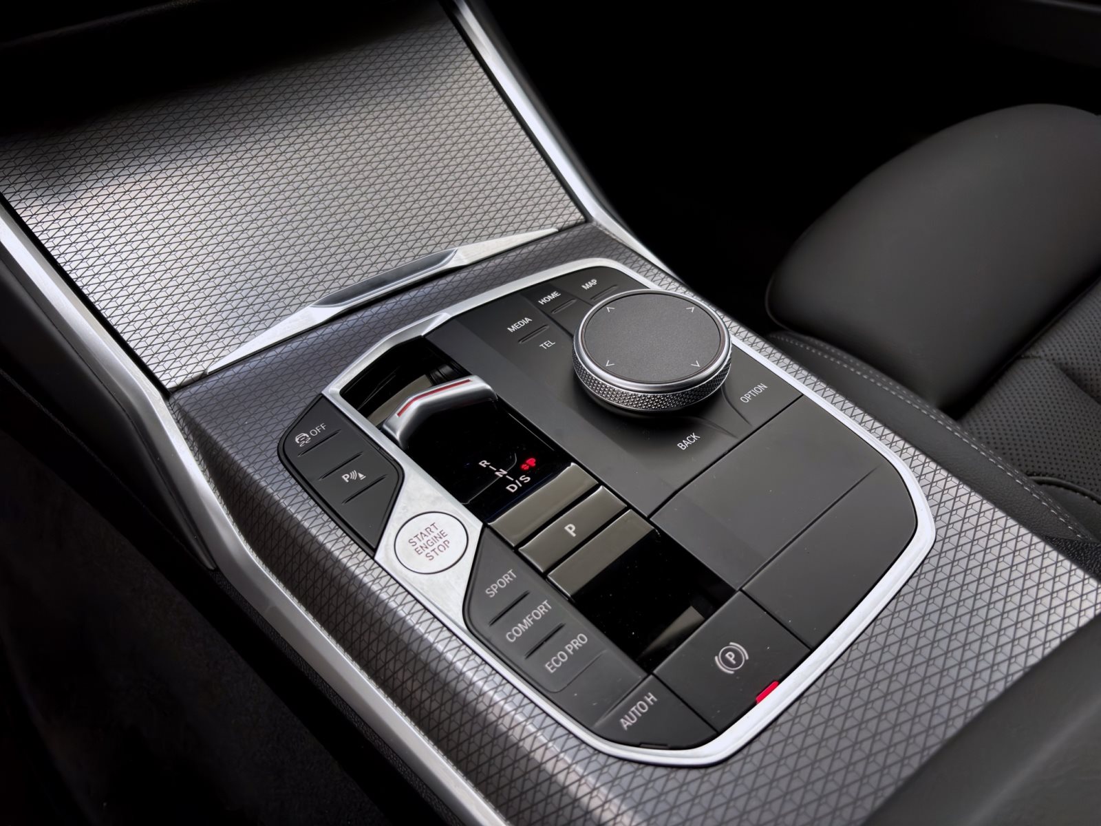 Fahrzeugabbildung BMW 320d Touring [M Sport, LC Plus, ACC, RFK, AHK]