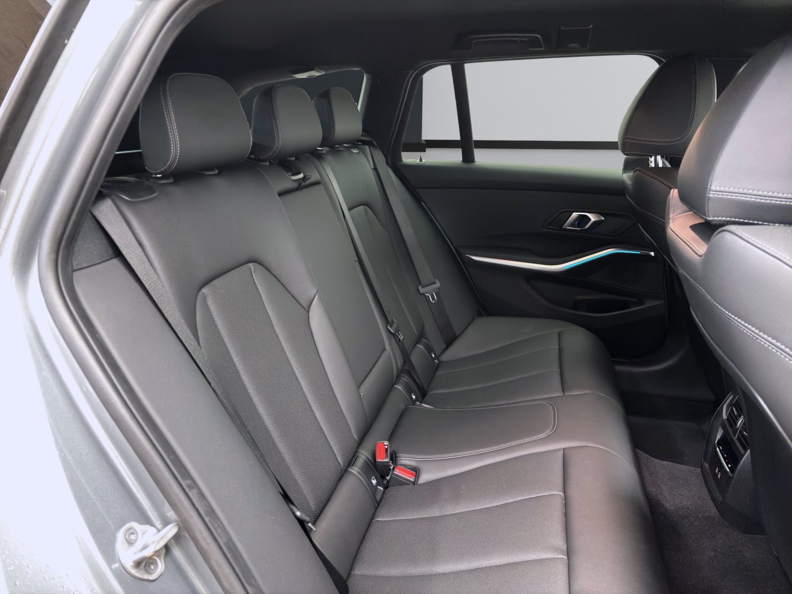 Fahrzeugabbildung BMW 320d Touring [M Sport, LC Plus, ACC, RFK, AHK]