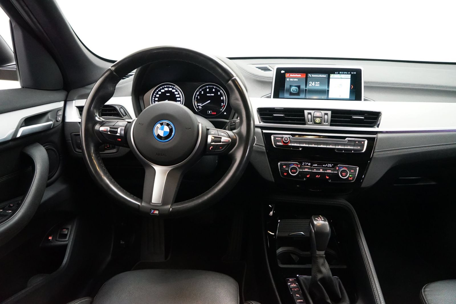 Fahrzeugabbildung BMW X1 xDrive25e [xLine, Navi, AHK, RFK, SHZ, 18 ]