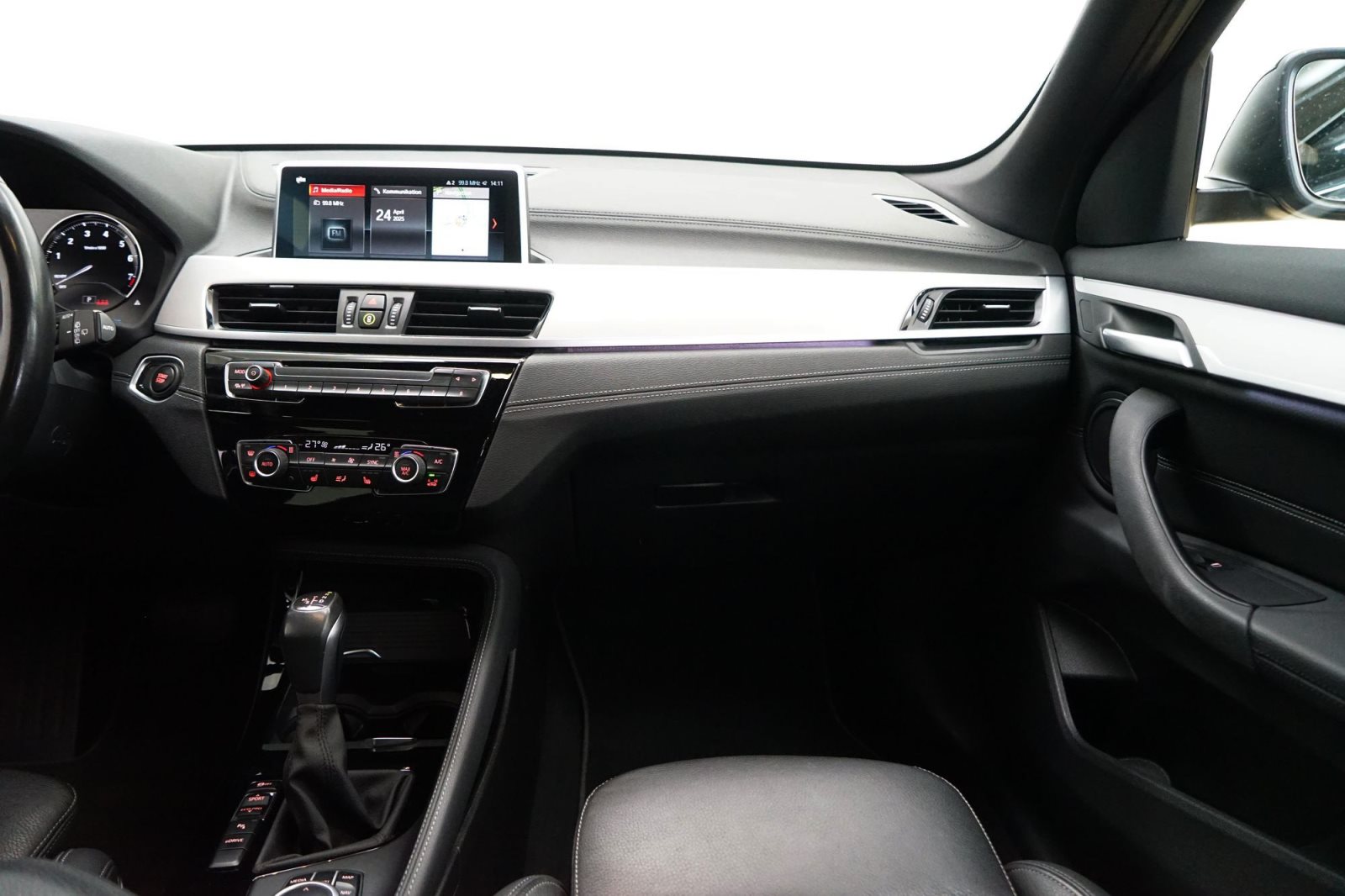 Fahrzeugabbildung BMW X1 xDrive25e [xLine, Navi, AHK, RFK, SHZ, 18 ]