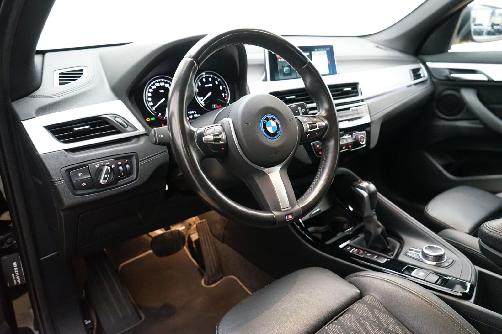 Fahrzeugabbildung BMW X1 xDrive25e [xLine, Navi, AHK, RFK, SHZ, 18 ]