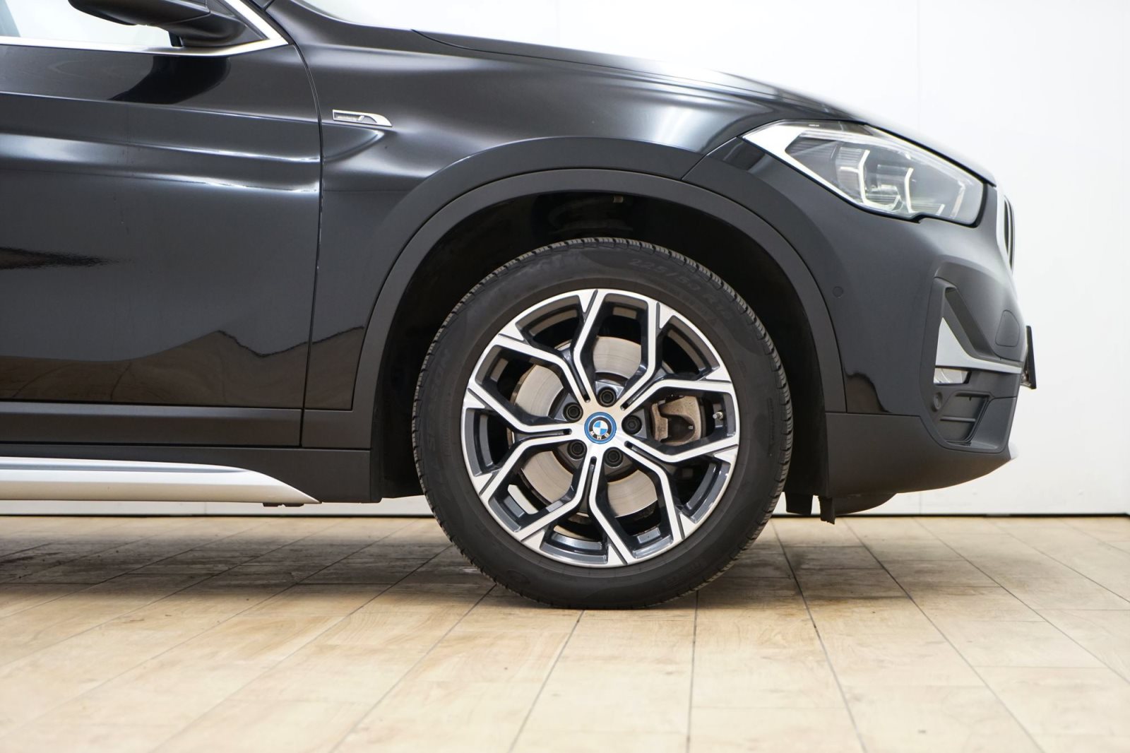 Fahrzeugabbildung BMW X1 xDrive25e [xLine, Navi, AHK, RFK, SHZ, 18 ]
