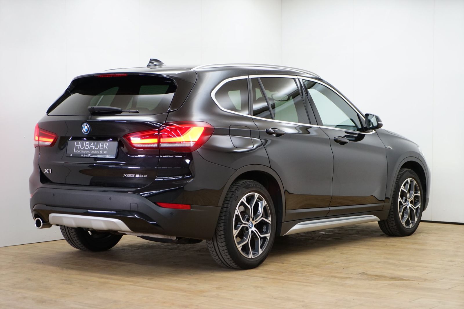 Fahrzeugabbildung BMW X1 xDrive25e [xLine, Navi, AHK, RFK, SHZ, 18 ]