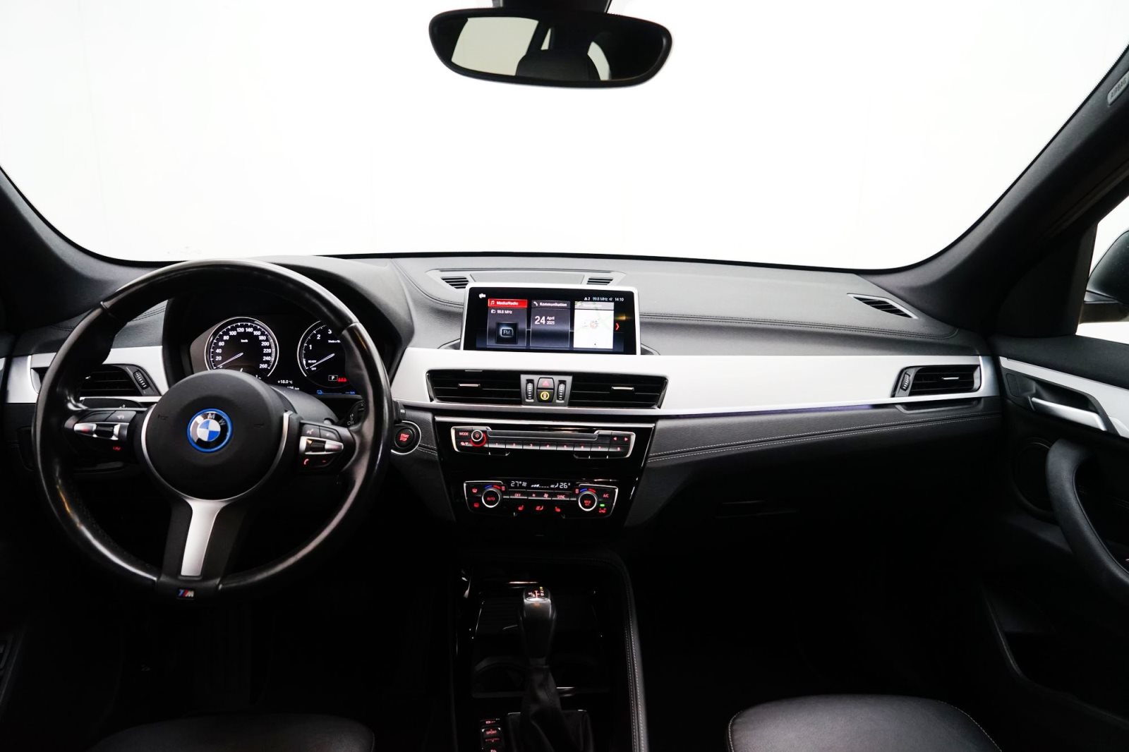 Fahrzeugabbildung BMW X1 xDrive25e [xLine, Navi, AHK, RFK, SHZ, 18 ]