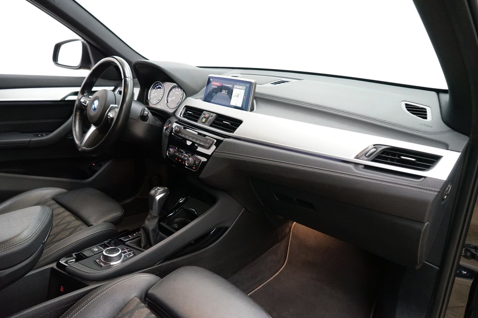 Fahrzeugabbildung BMW X1 xDrive25e [xLine, Navi, AHK, RFK, SHZ, 18 ]
