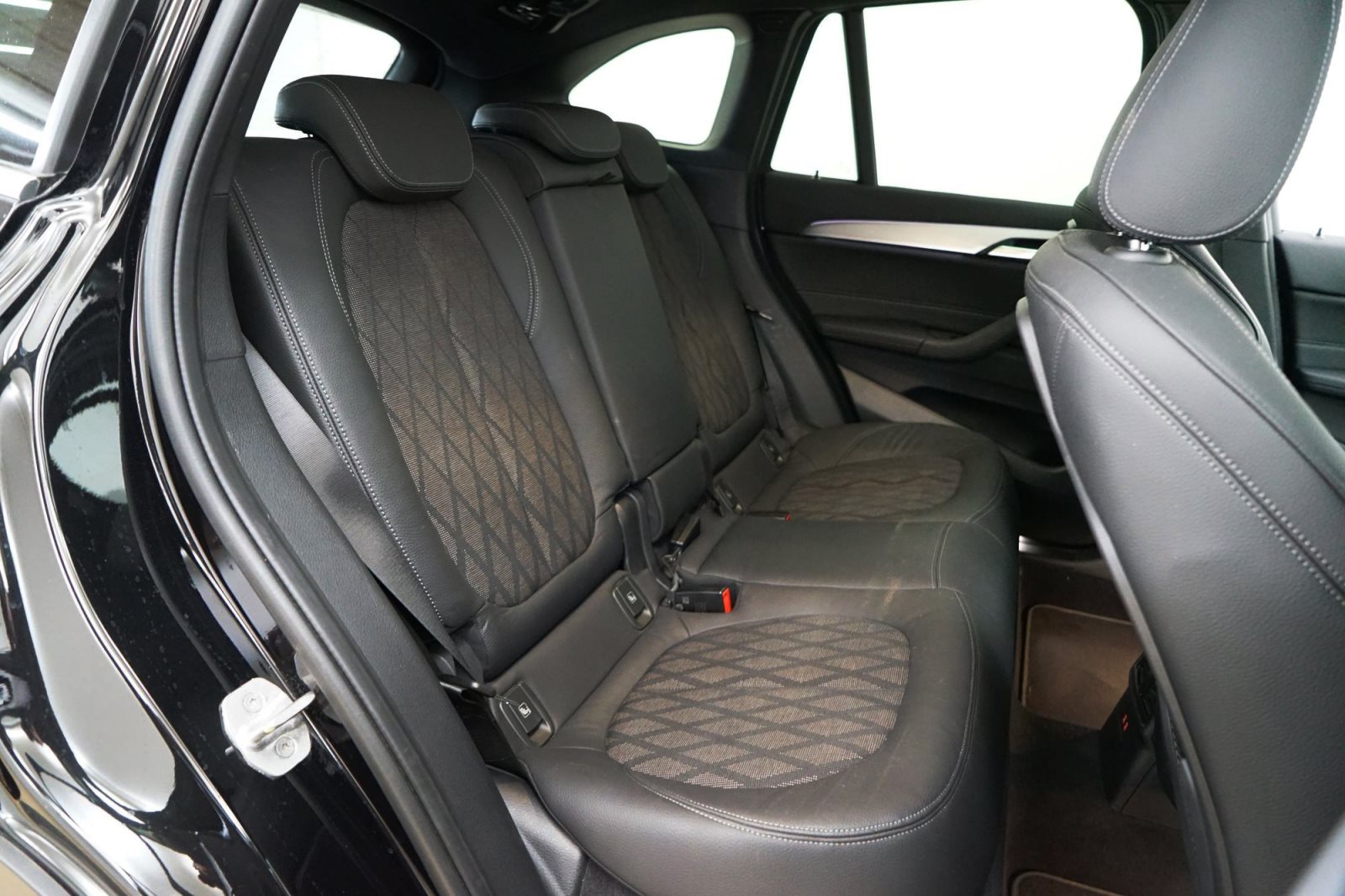 Fahrzeugabbildung BMW X1 xDrive25e [xLine, Navi, AHK, RFK, SHZ, 18 ]