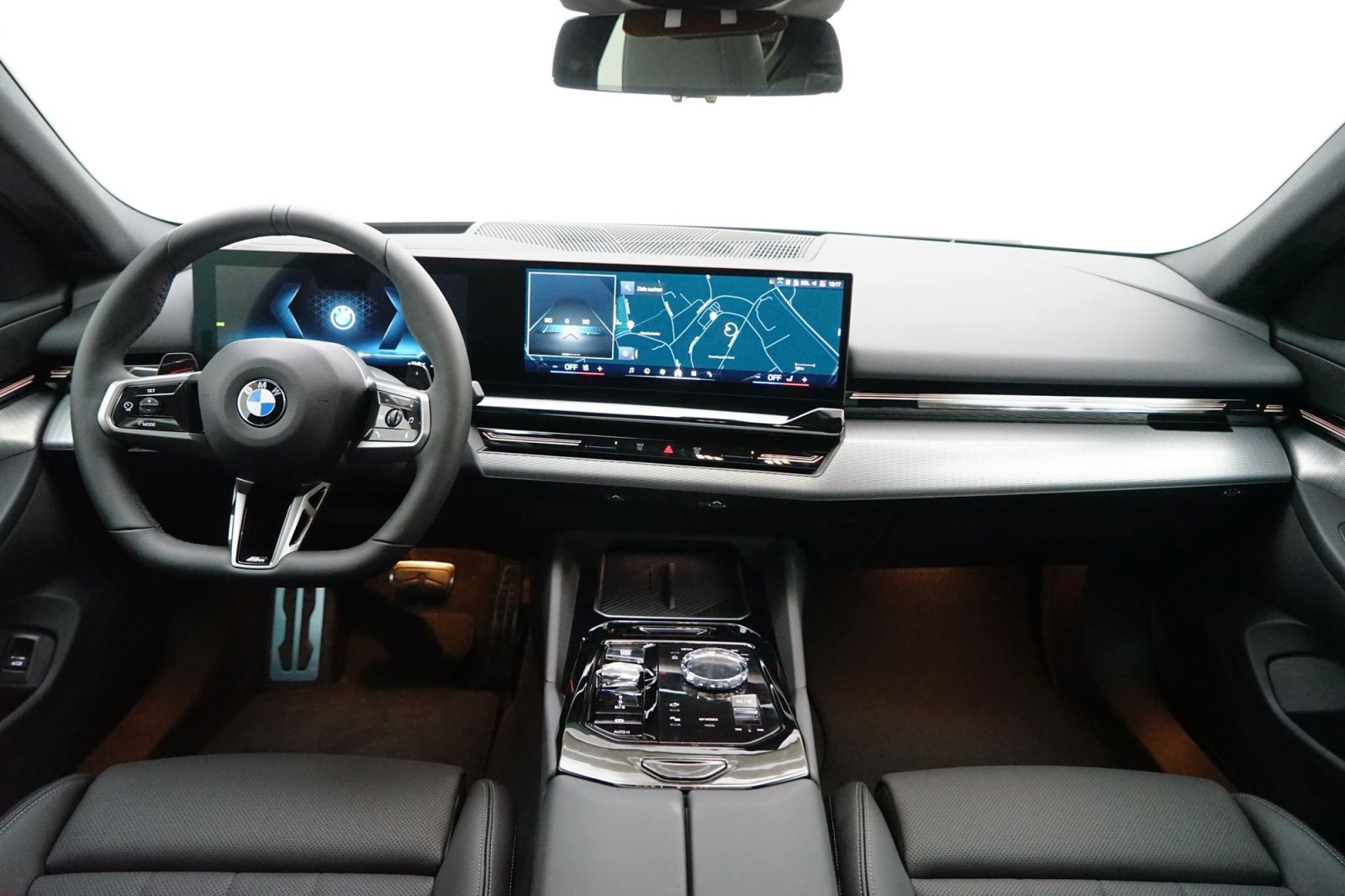 Fahrzeugabbildung BMW 520d Limousine [M Sport, HUD, AHK, RFK, ACC]