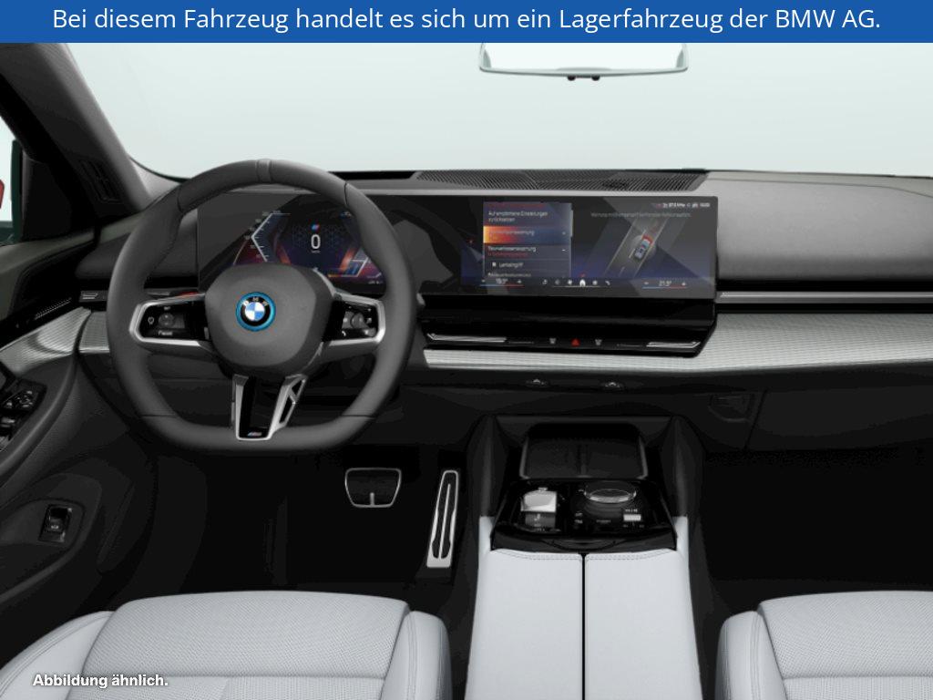 Fahrzeugabbildung BMW i5 eDrive40 Touring