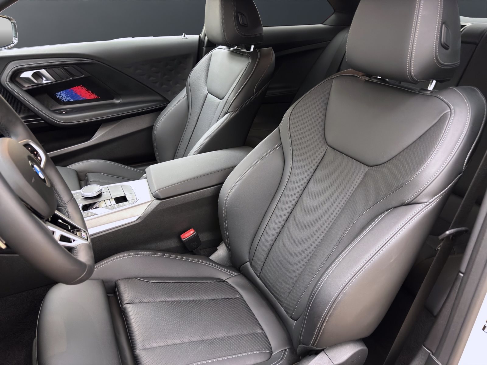 Fahrzeugabbildung BMW 220i Coupé [M Sport, LC Prof., HiFi, AHK, 360°]